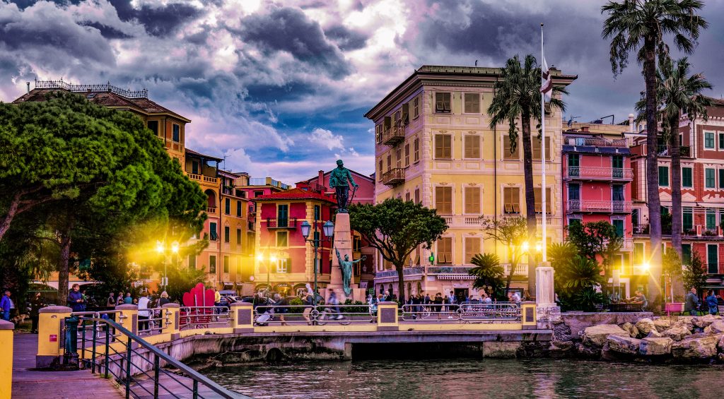 On one of Italy's most beautiful waterfronts, a destination for tourism and summer nightlife, the statue dedicated to Victor Emmanuel II has returned to its former glory, thanks to the Vivenda-sponsored restoration at no cost to the people of Santa Margherita Ligure.